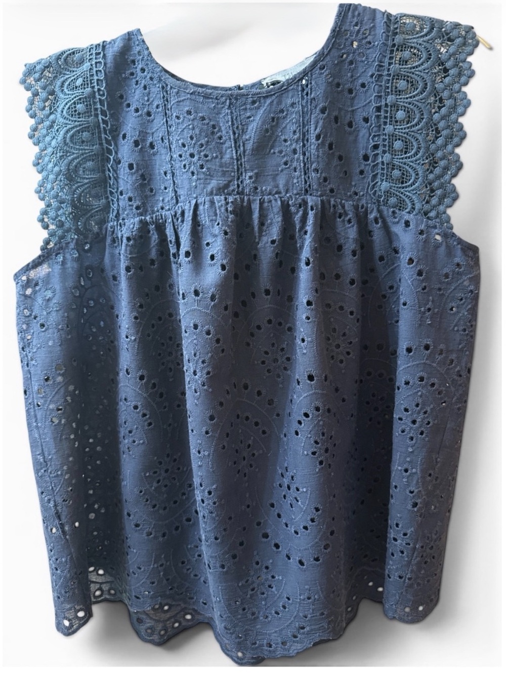 FSL Apparel Navy Eyelet/Lace Sleeveless Cropped Pullover Top Size S